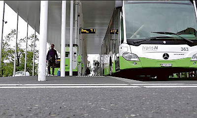 Der Mangel an Busfahrer:innen und Lokpersonal beschäftigte sogar die Westschweizer Tagesschau. Foto: Screenshot aus der Sendung «19:30» von RTS